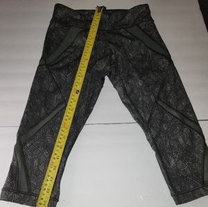 Lululemon Green Leaf Print Capri Leggings